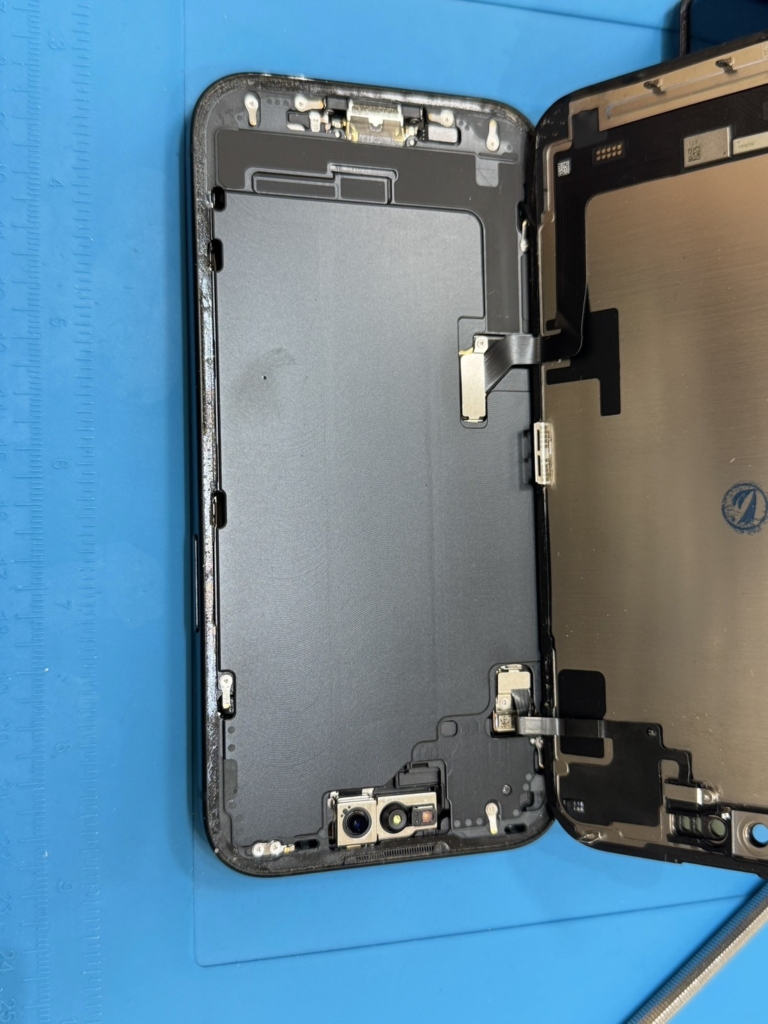 iPhone 15の画面割れを即日修理!最新機種もデータそのままで綺麗に復活