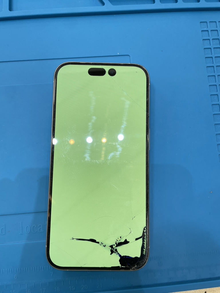 iPhone 15 Pro Maxの画面割れ修理!純正同等の「有機EL(OLED)」で美しさそのままに即日復活|滋賀・東近江市