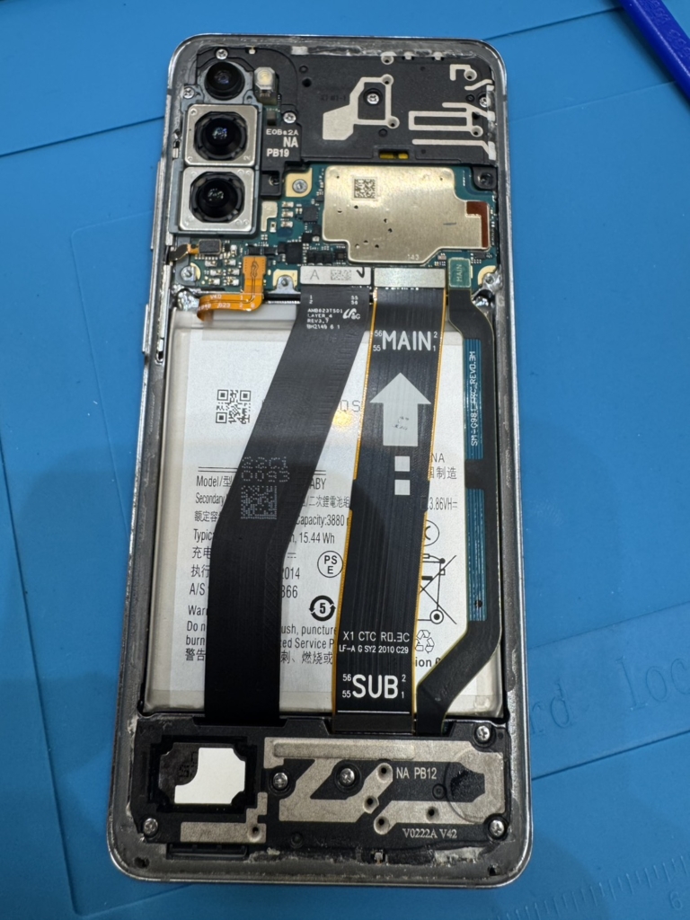 Galaxy S20の画面修理|緑・ピンクの縦線やブラックアウトの原因とデータそのまま即日修理する方法