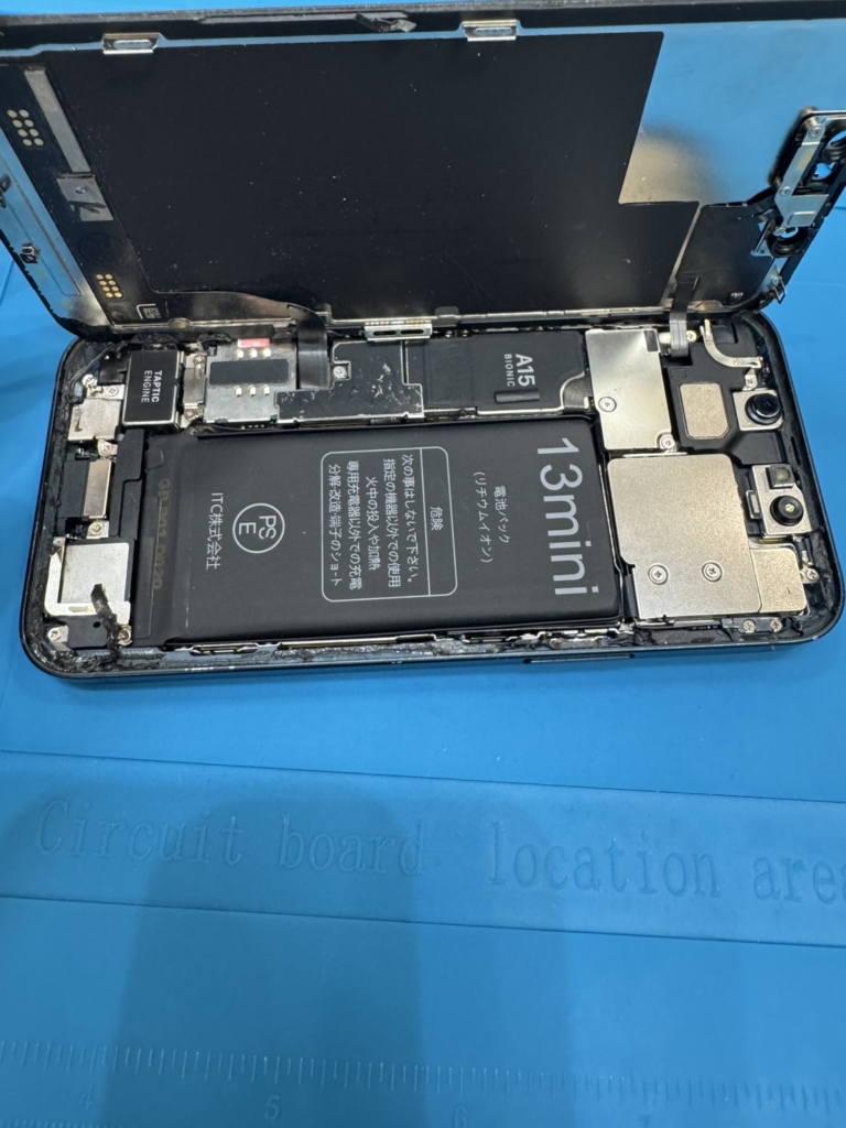 【東近江市】iPhone 13 miniの基板コネクター修理は「スマホリペアプラス アル・プラザ八日市店」へ！他店で修理不可の端末もデータそのまま復旧