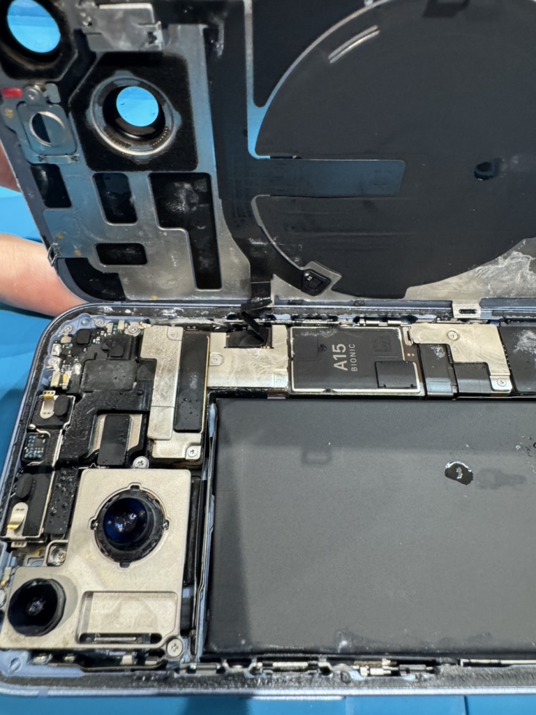 【iPhone 14】水没して電源がつかない…！データ諦める前に即日の水没復旧修理｜スマホリペアプラス栗東