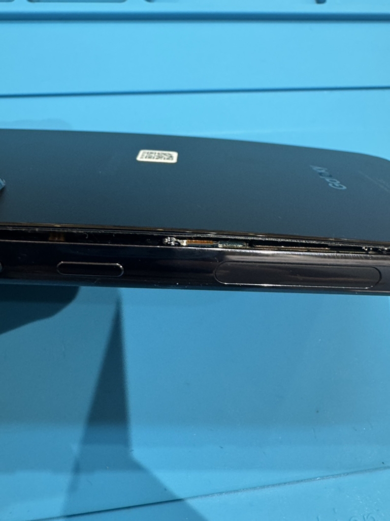 【Galaxy S22】裏蓋・背面パネルが浮いた？バッテリー膨張の危険性とデータそのまま即日で交換修理する方法