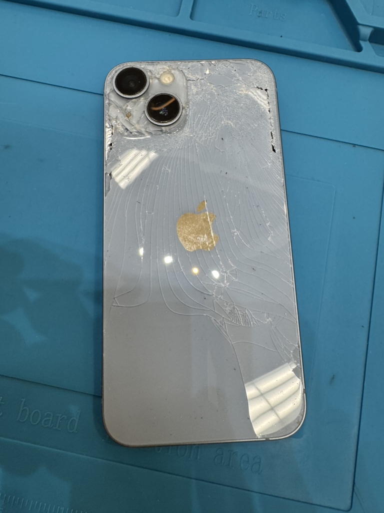 iPhone 14の背面ガラス＆バッテリー交換は「スマホリペアプラス アル・プラザ八日市店」へ！データそのまま同時修理