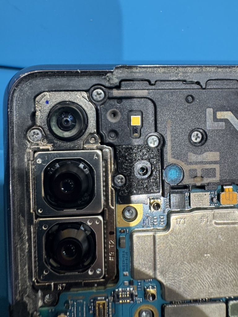 【Galaxy S21】水没で起動しない・画面が映らない！データそのまま即日で水没復旧＆バッテリー交換する方法