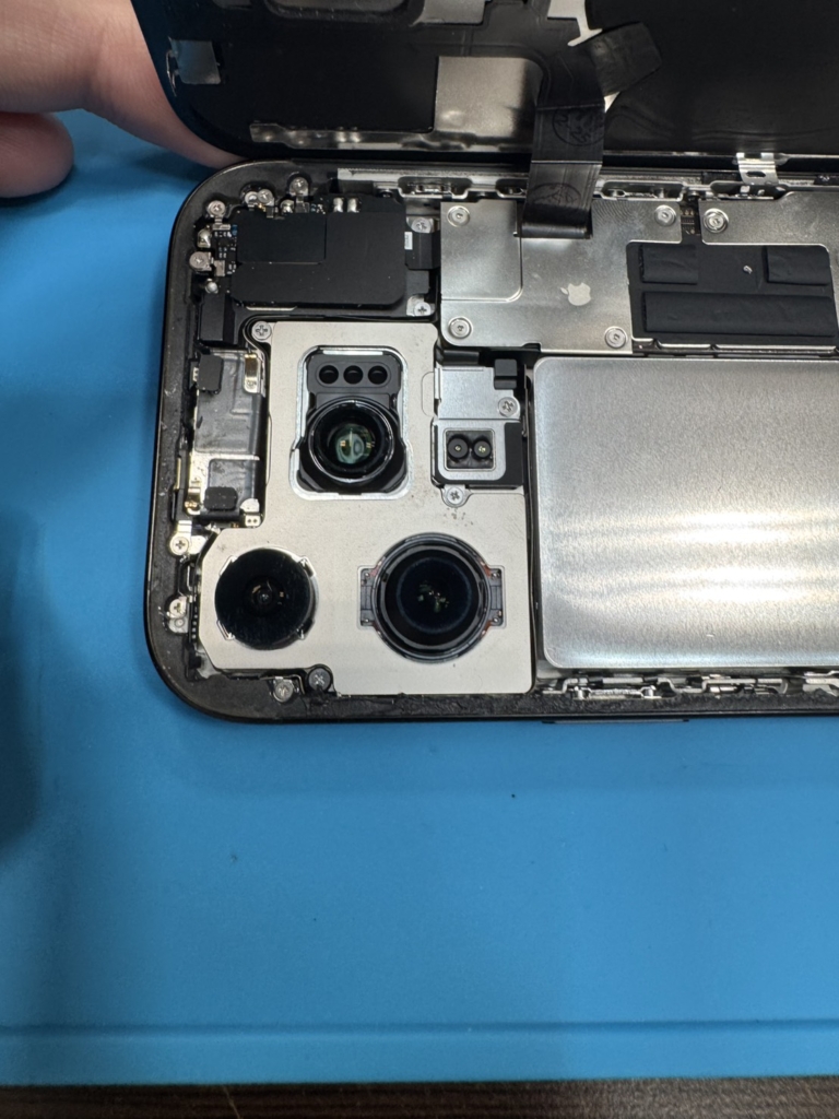 【iPhone 16 Pro】カメラが映らない・ピントが合わない…データそのまま最新機種のカメラ交換も即日対応！｜スマホリペアプラス栗東