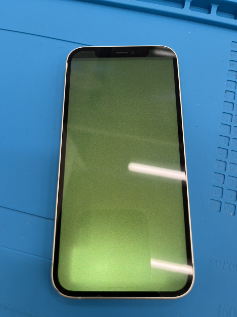 滋賀・草津】iPhone 12の画面が突然「緑」に！機種変更してもデータが